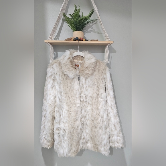 AMERI MODE BEIGE LYNX FAUX FUR COAT - Picture 4 of 11